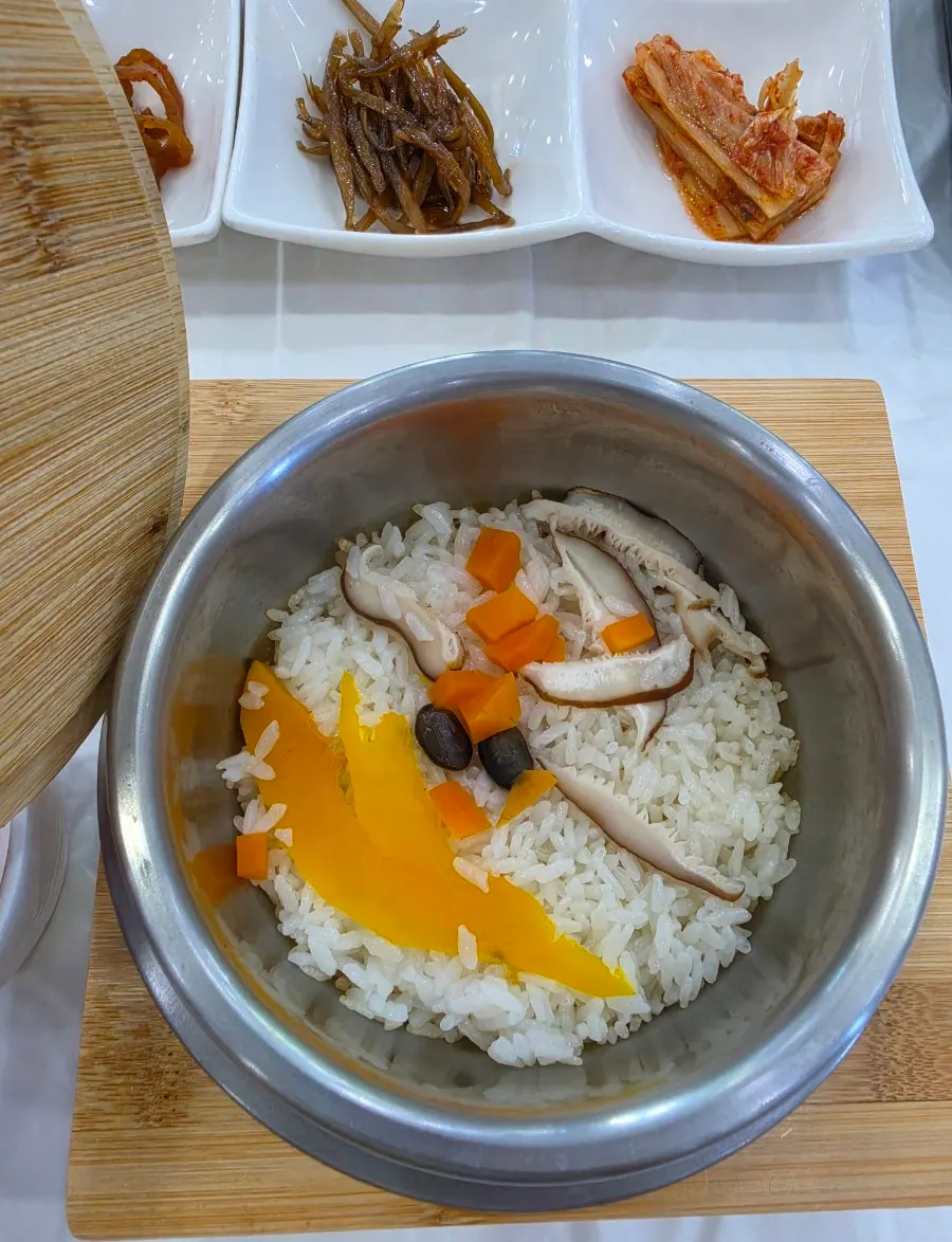 Gyehwado's nutrient hotpot rice, freshly cooked to order
