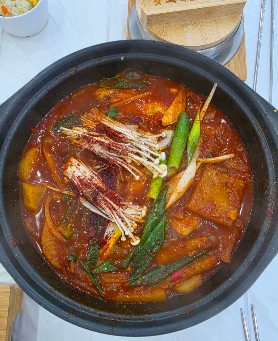 Spicy, fiery hairtail stew at Gyehwado