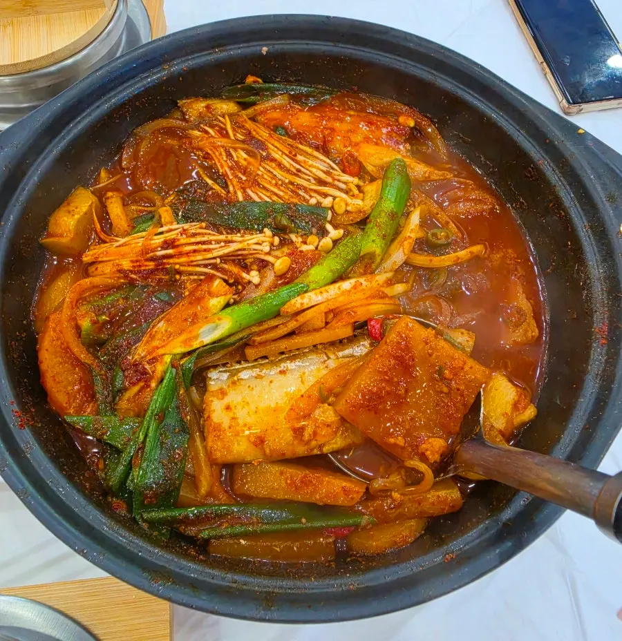 Pot of hairtail stew made with domestic hairtail