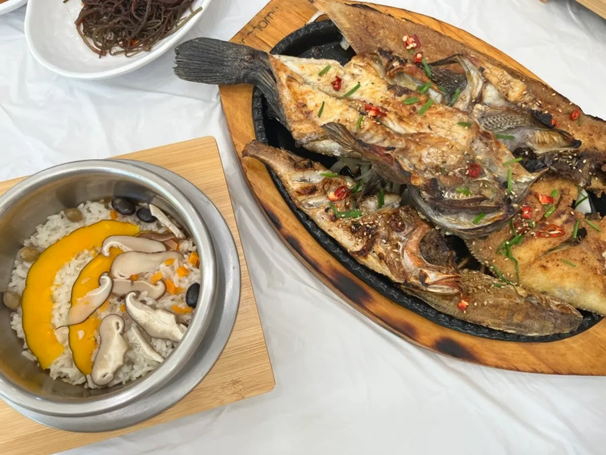 Signature photo of Gyehwado's clay-pot rice grilled fish set in Buan