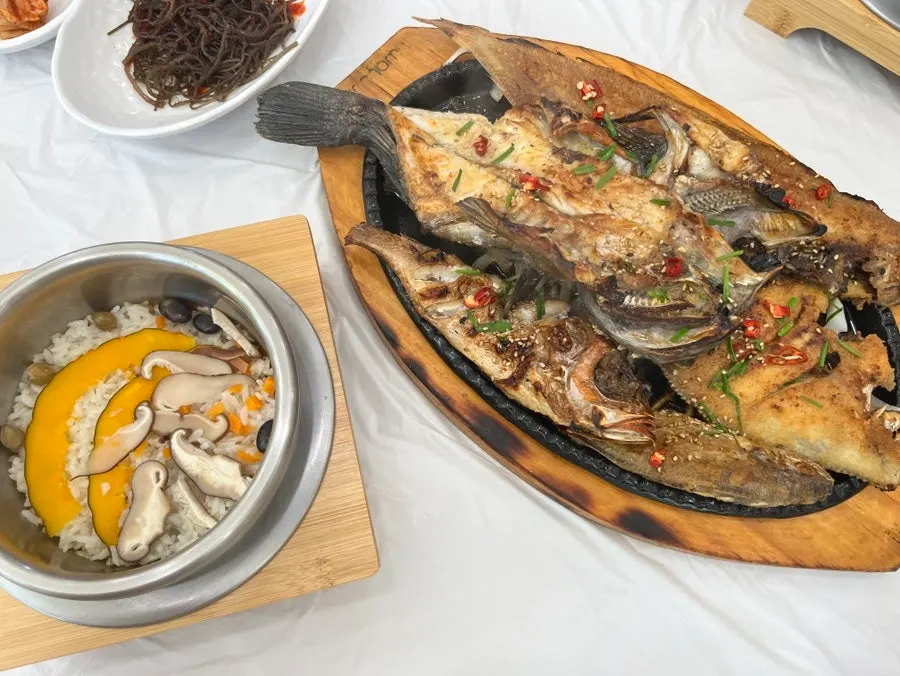 Nutrient clay-pot rice topped with shiitake mushroom and sweet pumpkin