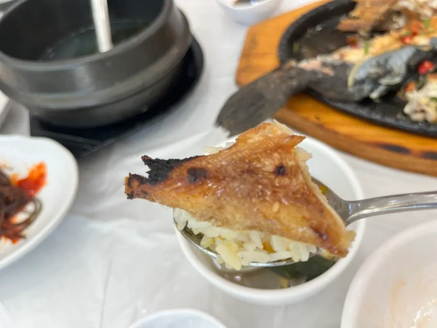 Flaked flesh from bakdae and other grilled fish