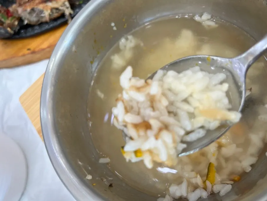 Golden scorched rice left in the pot