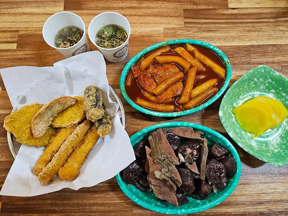 부부두리떡볶이 떡볶이 순대 튀김 한상