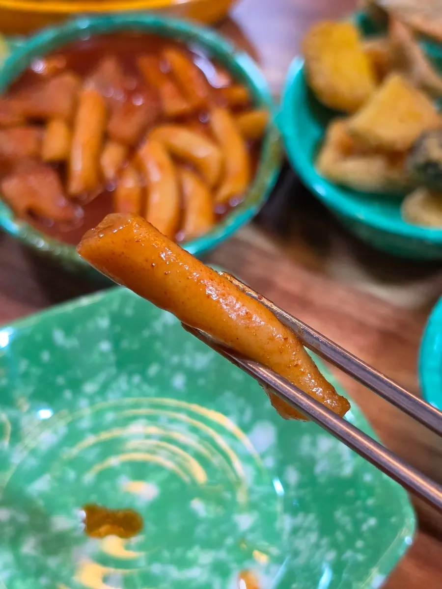 컵에 담아온 뜨끈한 국물
