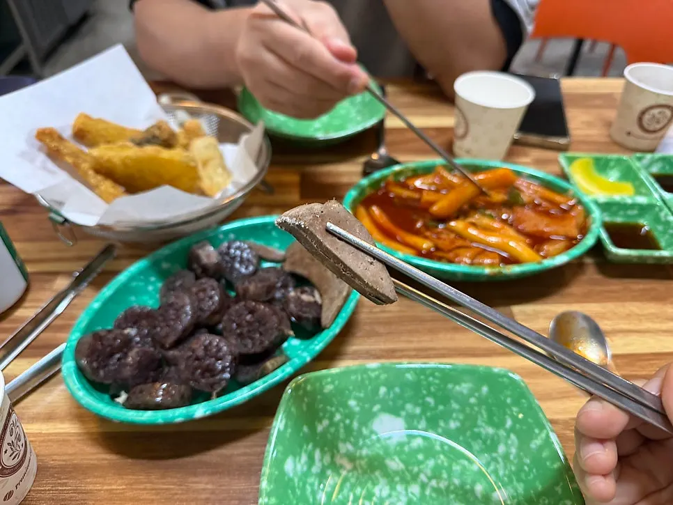 접시에 담긴 찰순대