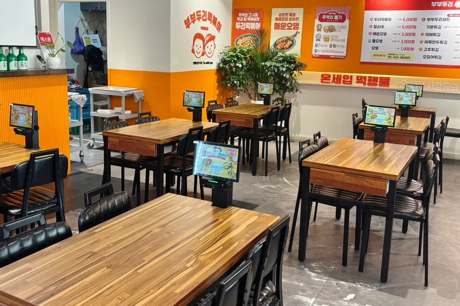 Spacious tables inside Bubu Duri Tteokbokki