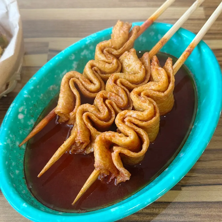 A plate of spicy-sweet tteokbokki
