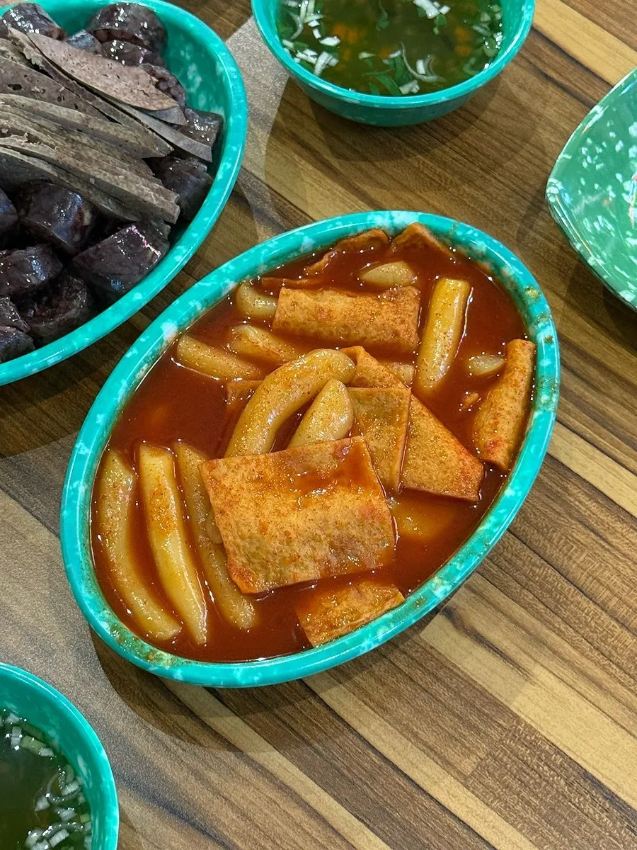 Sweet and spicy sauced wheat duri tteokbokki