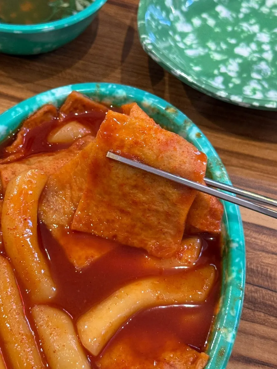 Odeng mixed into the tteokbokki