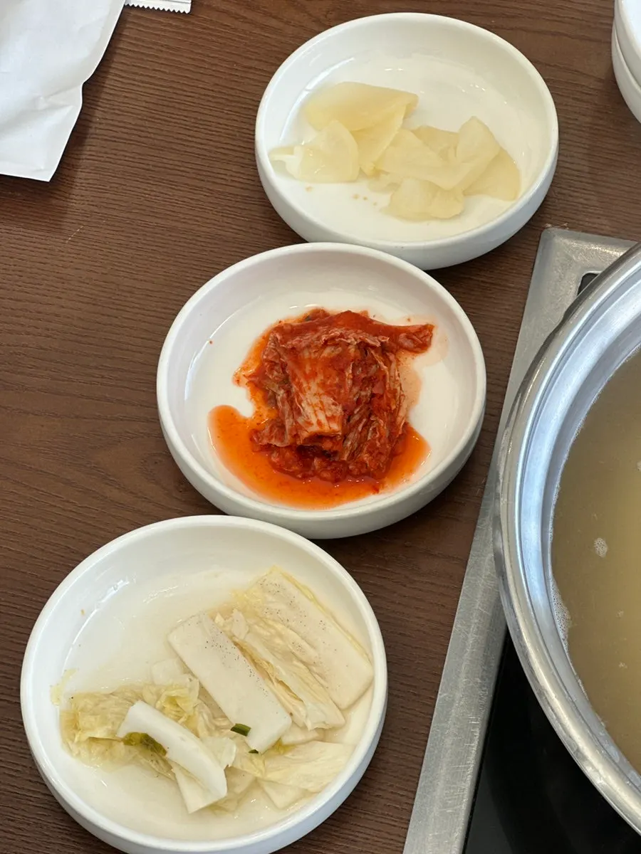 만두 네 개가 들어간 얼큰한 만두짜박이
