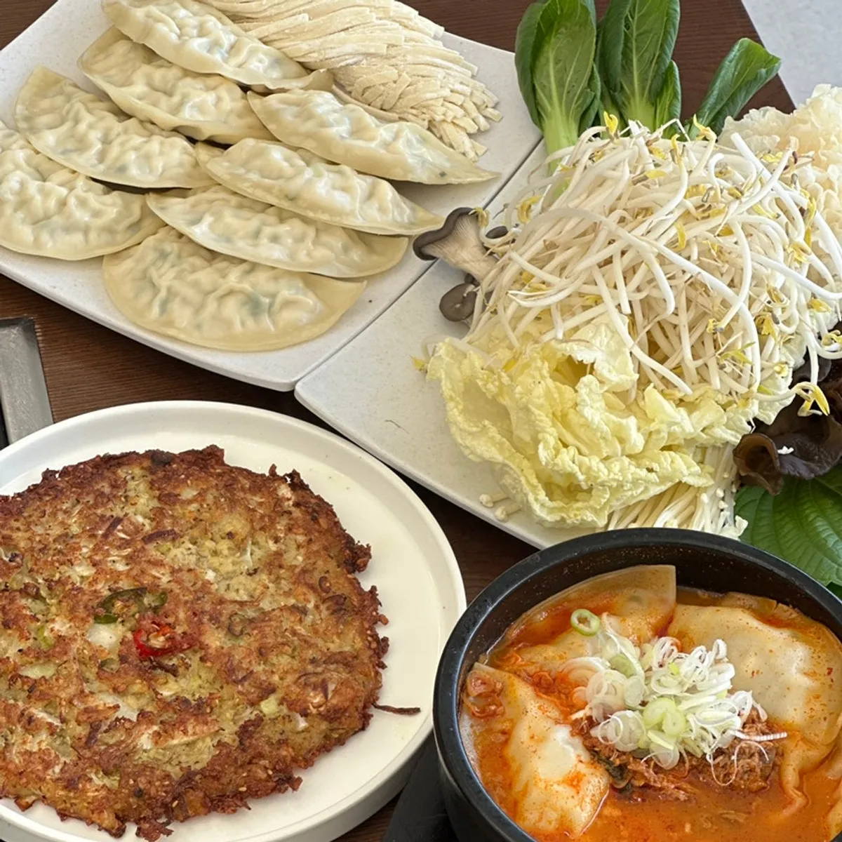 바삭하게 부쳐진 녹두빈대떡
