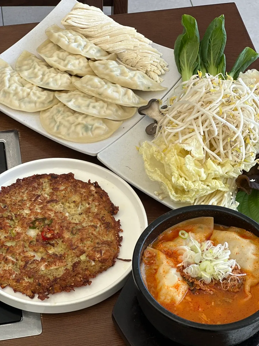재방문하게 되는 손만두 한 상