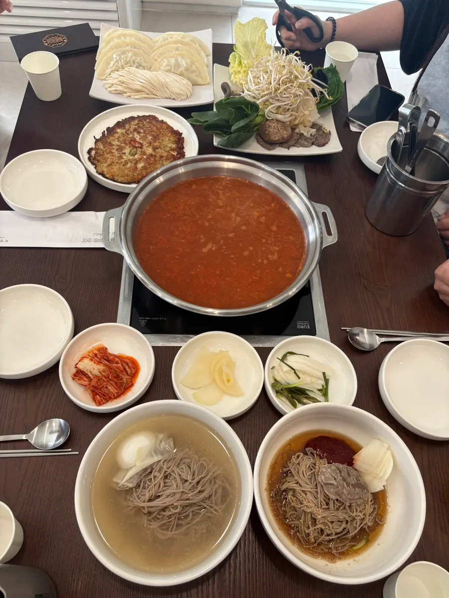 개별 종이집에 포장된 수저