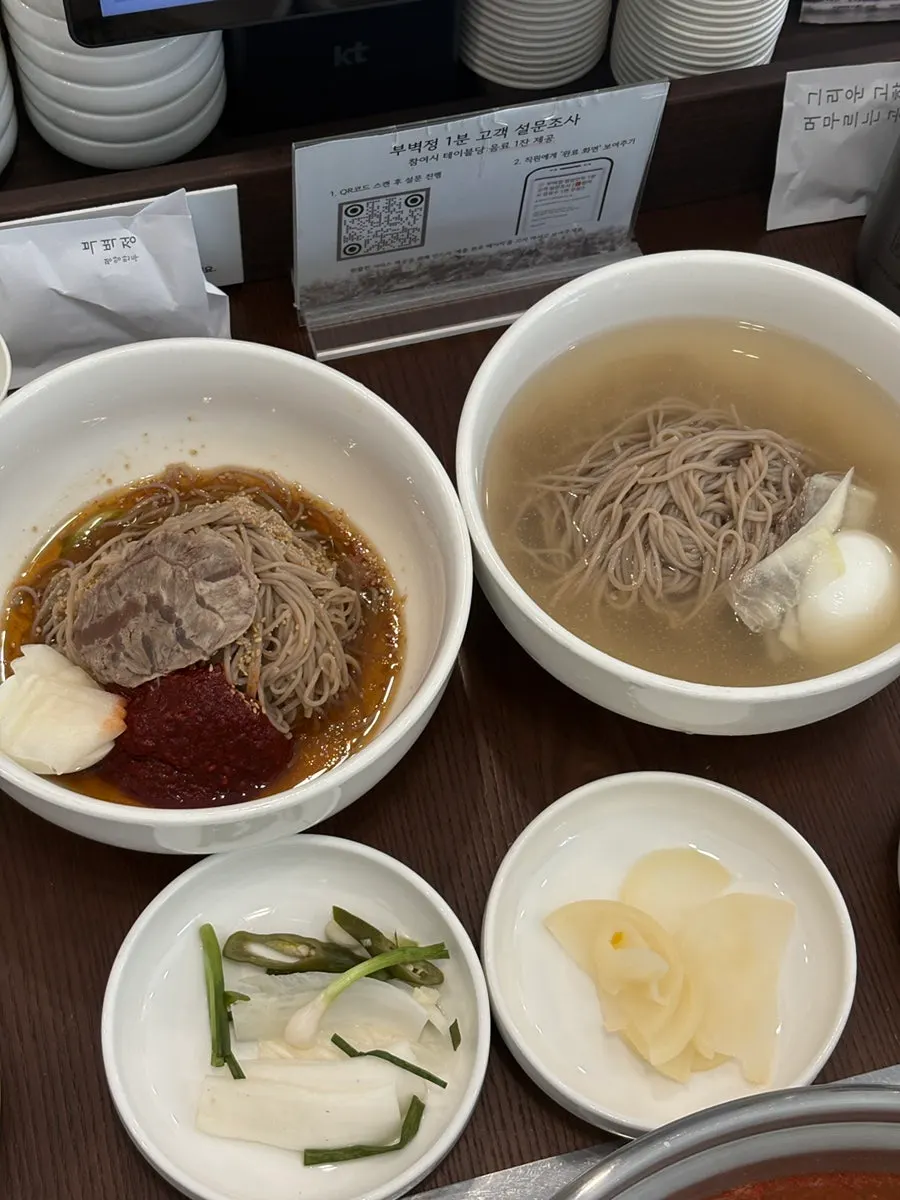 노릇하게 부쳐진 녹두빈대떡