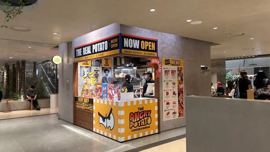 Chicken box spread at Angry Potato Hyundai Department Store Jungdong Branch