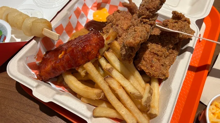 Deep Crunch Chicken Box with chicken and fries