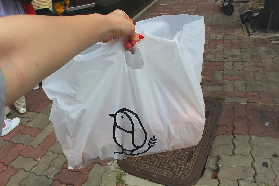 계산 줄 앞에 마련된 시식 코너