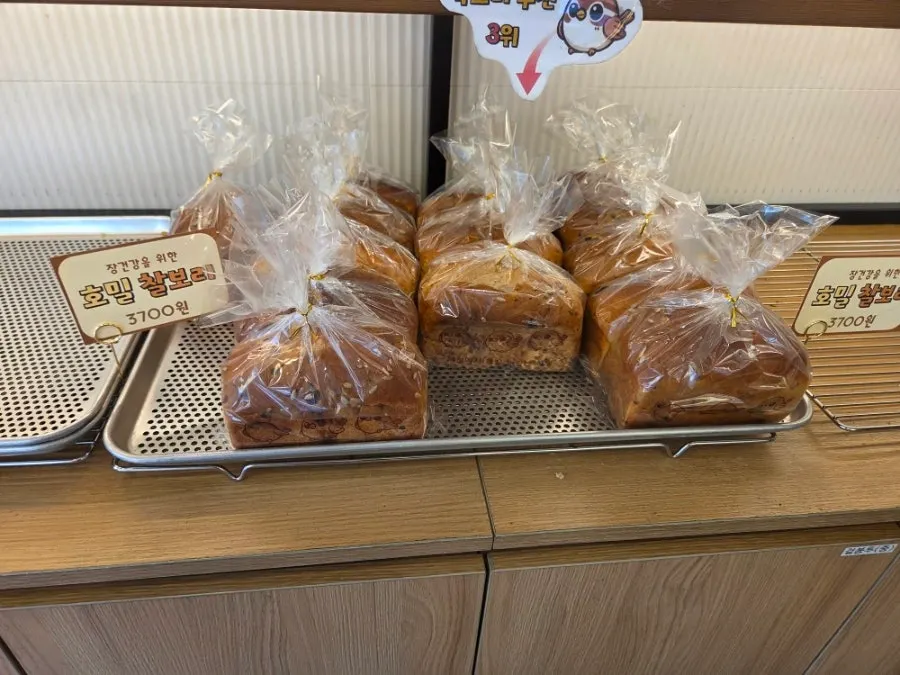 Rye chapbori loaves on display
