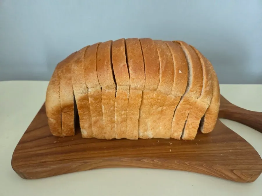 Daesang chapbori loaf sliced for eating