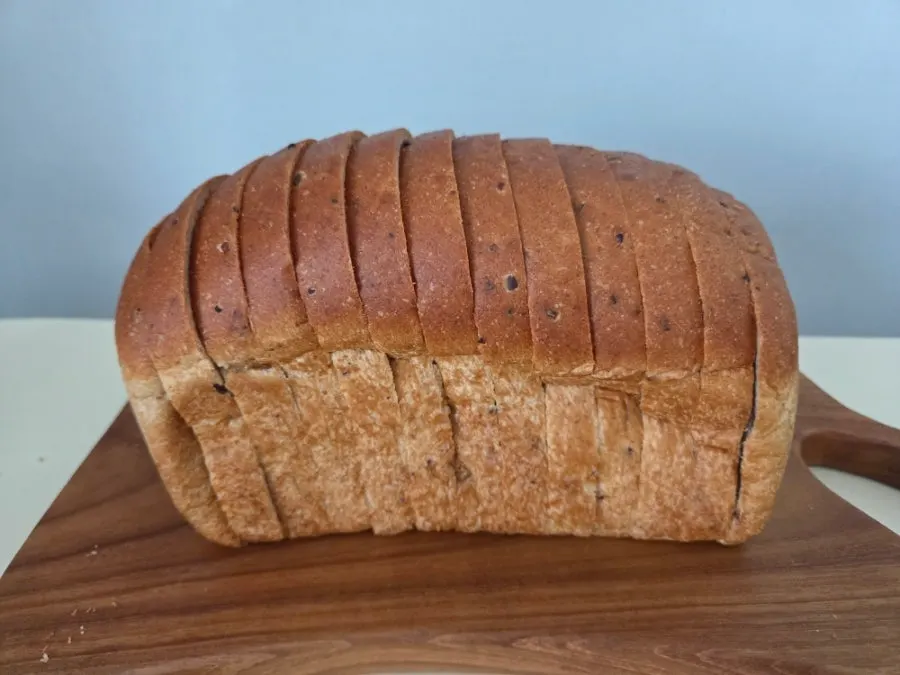 Sliced grain chapbori loaf