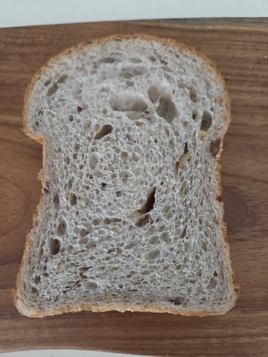 A slice of grain chapbori loaf