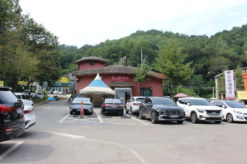View of the free parking lot in front of the restaurant