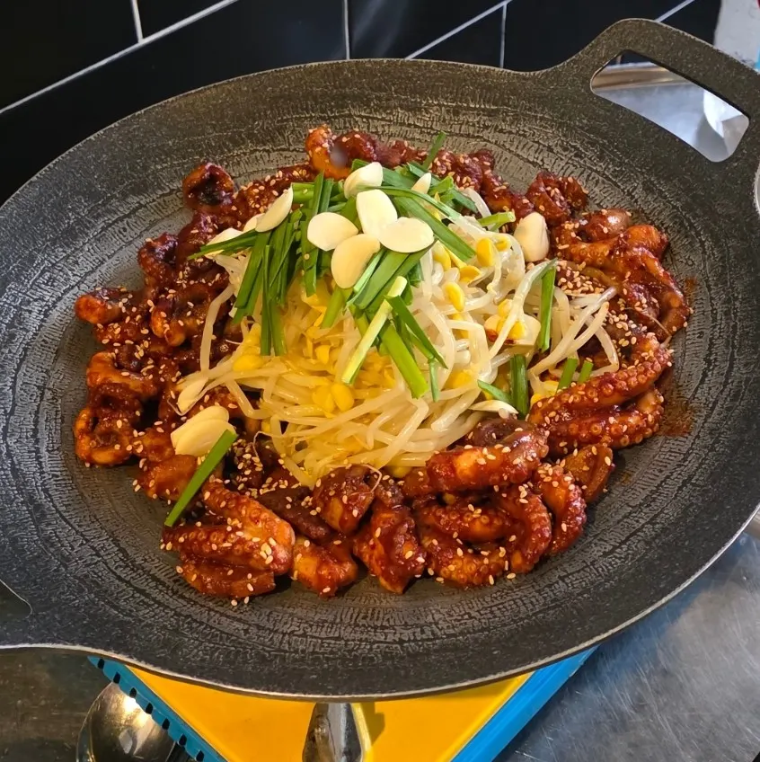 Cooked jjukkumi stir-fry topped with bean sprouts