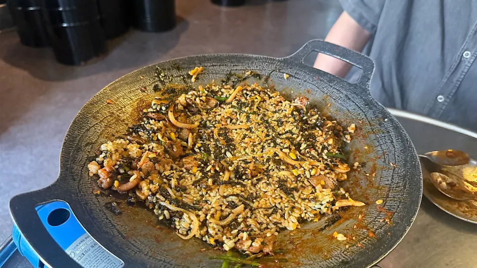 The hot plate after finishing the jjukkumi-samgyeopsal