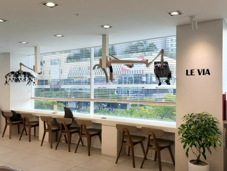Waiting area with floor-to-ceiling windows and the service space