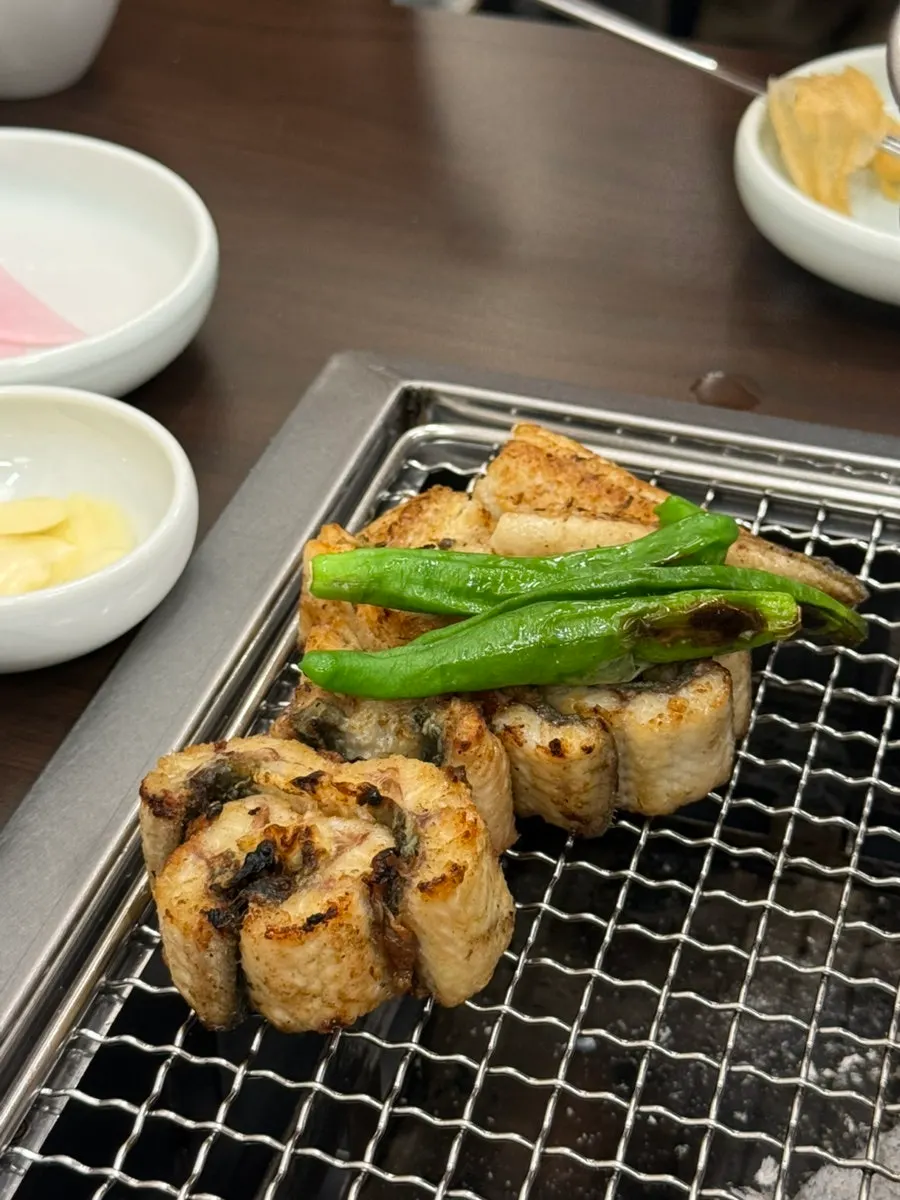Eel grilled separately in salt and soy sauce flavors