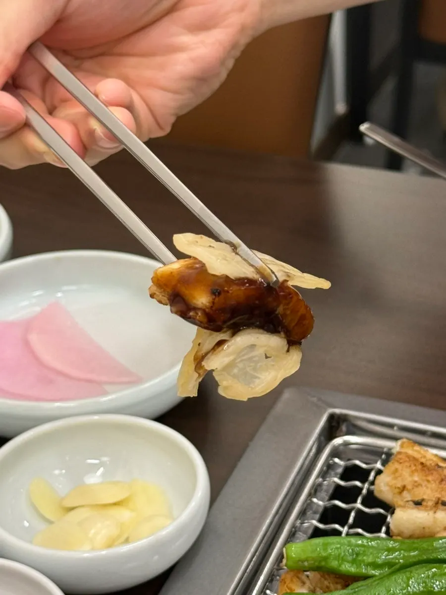 Grilled eel eaten with sauce