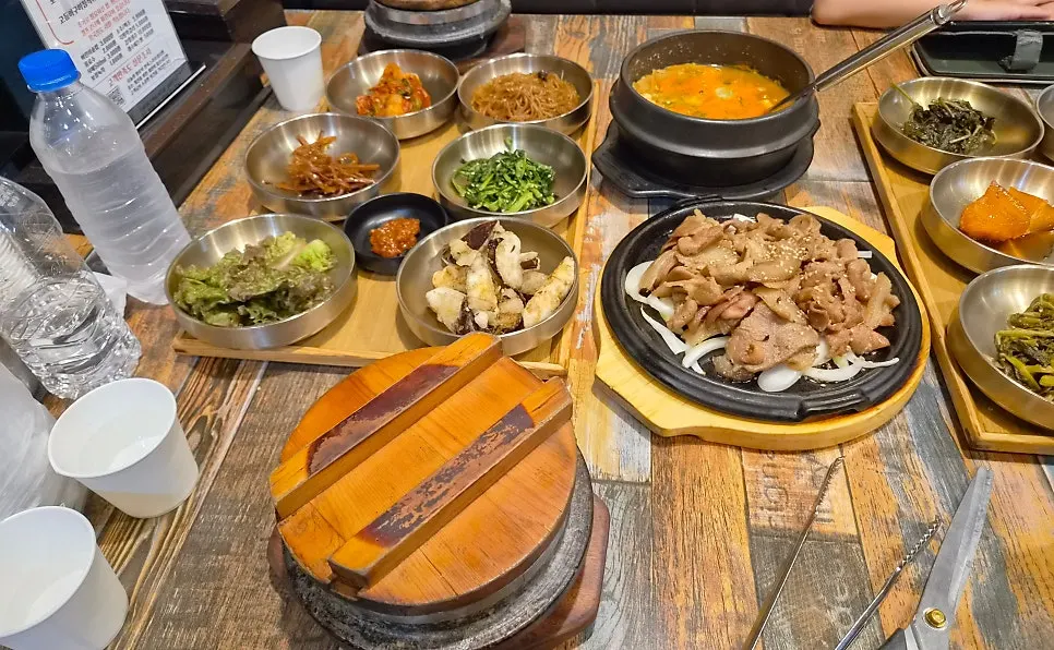 A full charcoal-grilled pork set meal