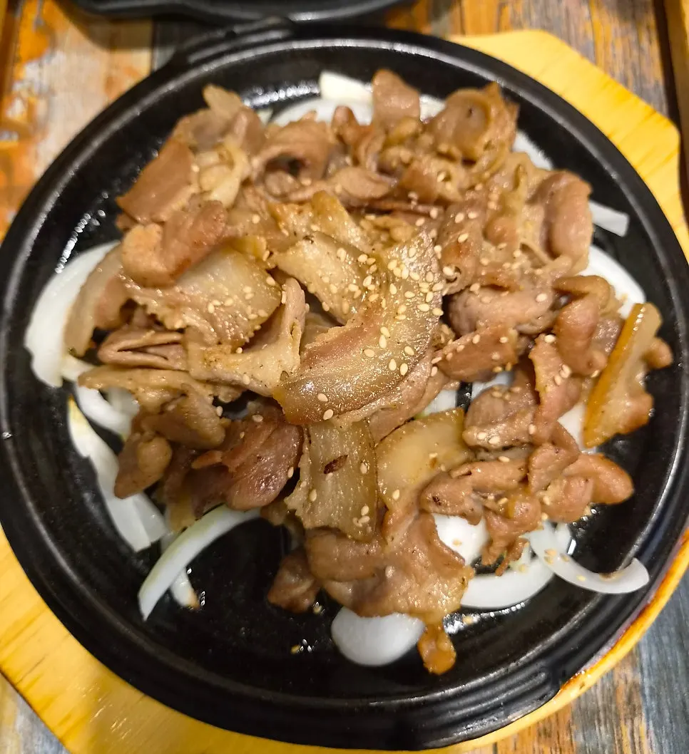 Charcoal-grilled pork that is good to eat with children