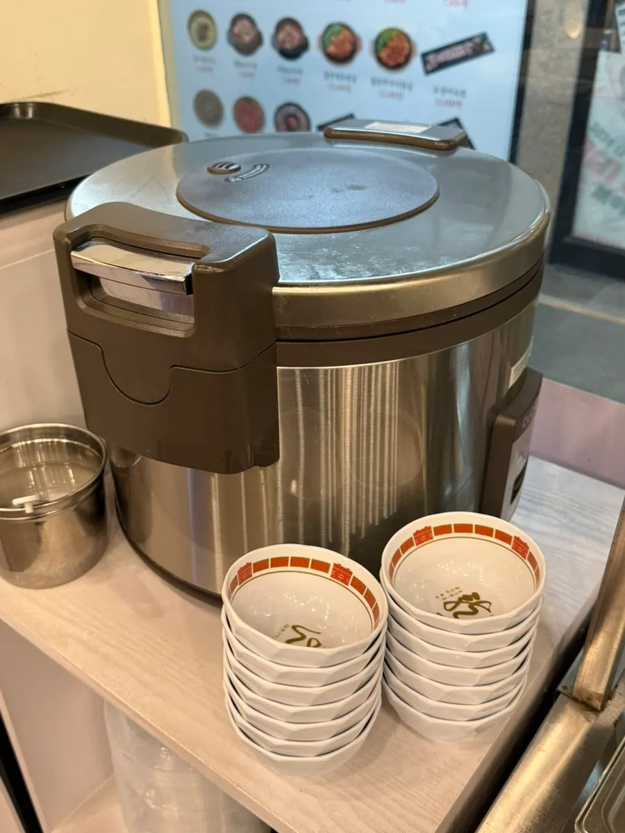 Self-service bar with danmuji and zhacai