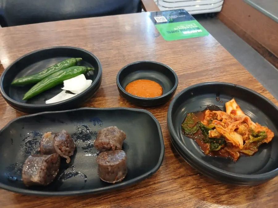푸짐한 국밥 한 끼 구성