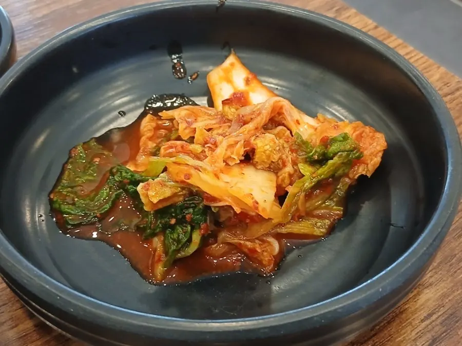 국밥집 셀프바 이용 모습