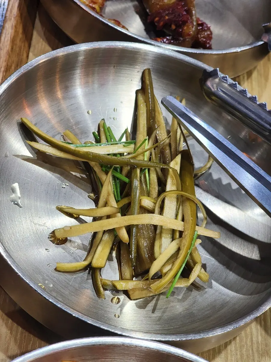 A plate of banchan from the tteuranchae bapsang set