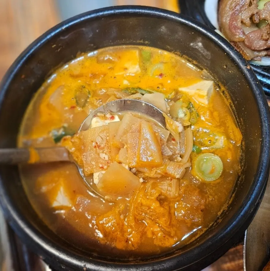 구수하고 진한 청국장 뚝배기