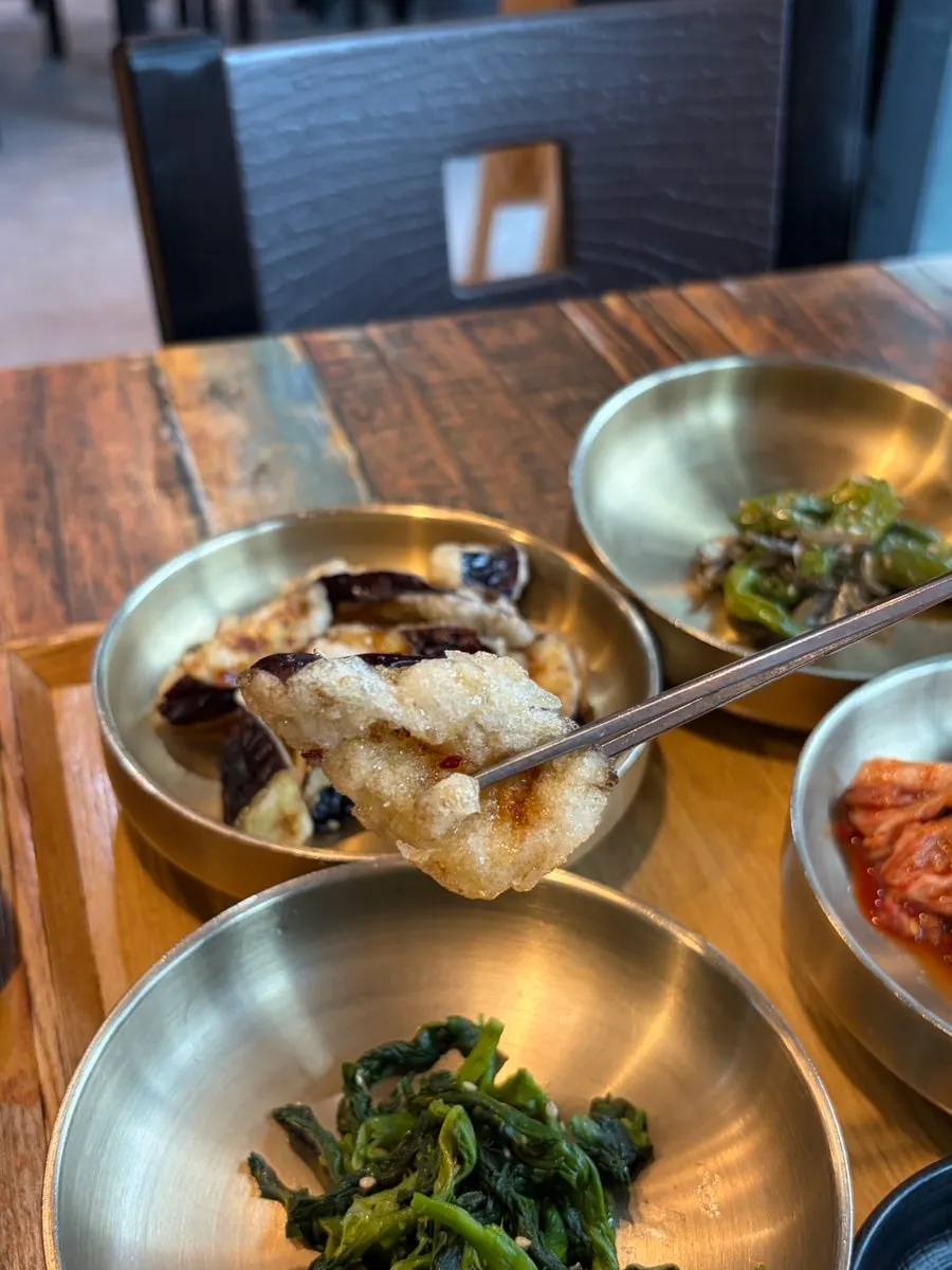 Table setting during the Bucheon Korean set meal