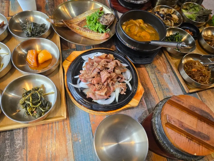 Korean set meal with borigulbi and side dishes