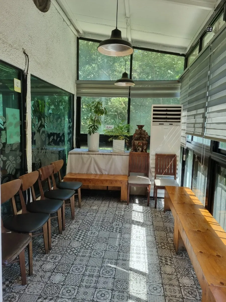 Outdoor waiting seats in front of the restaurant entrance
