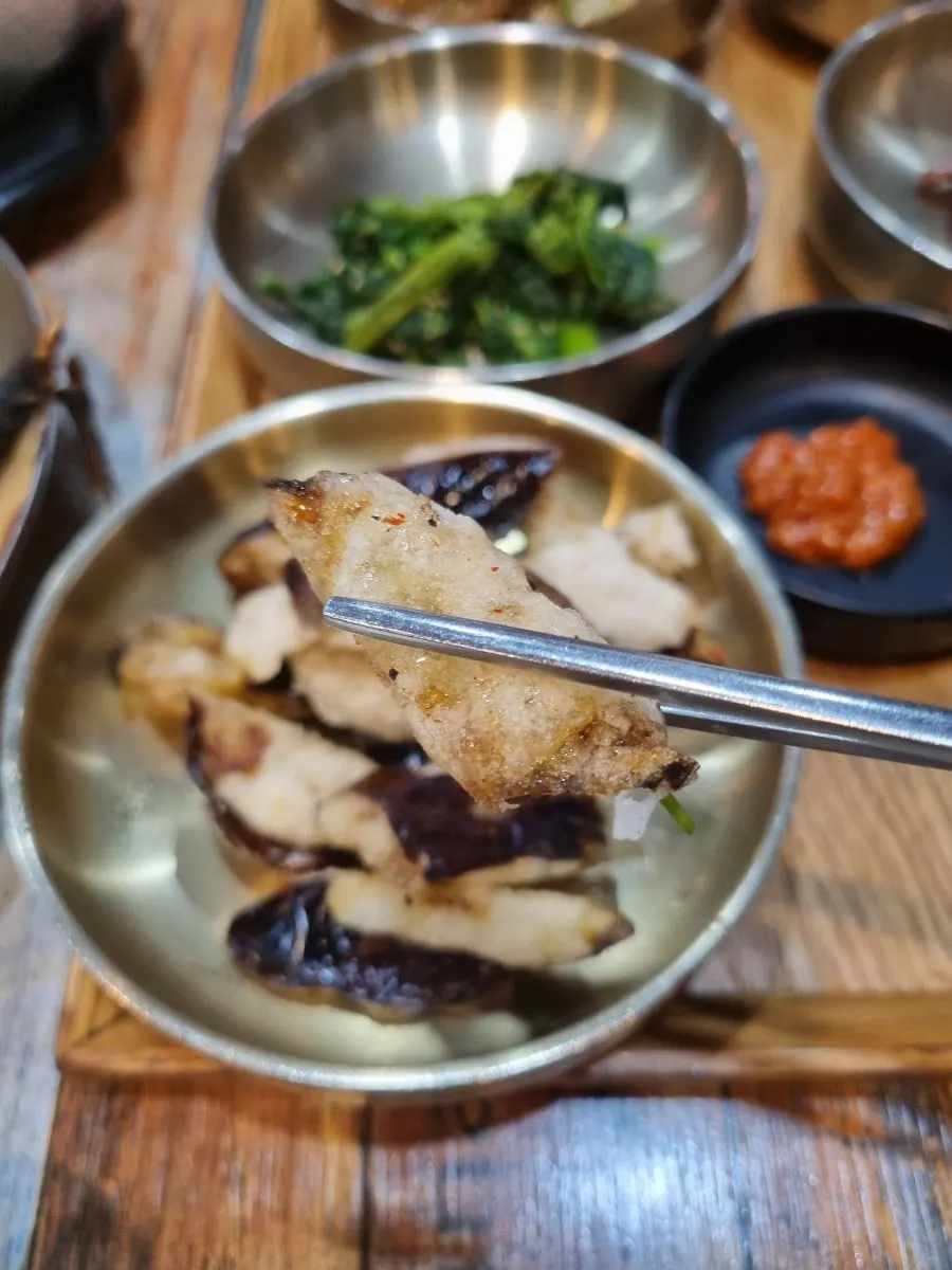 Dried radish greens and seasoned vegetable banchan