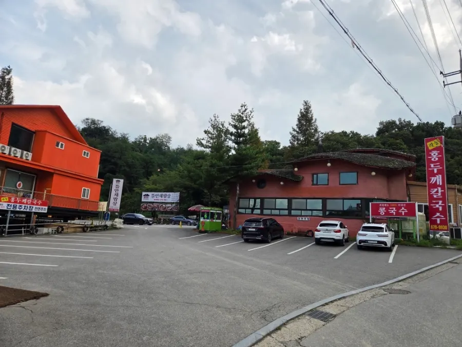 Visiting a kalguksu restaurant in Jakdong, Bucheon