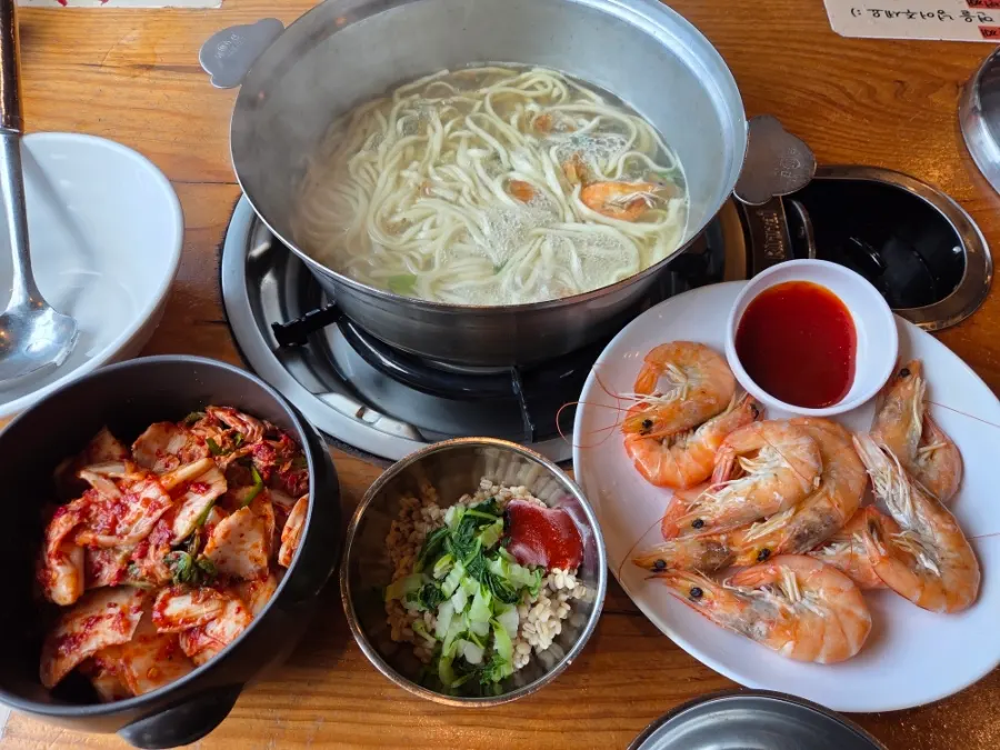 Kalguksu meal spread on the table