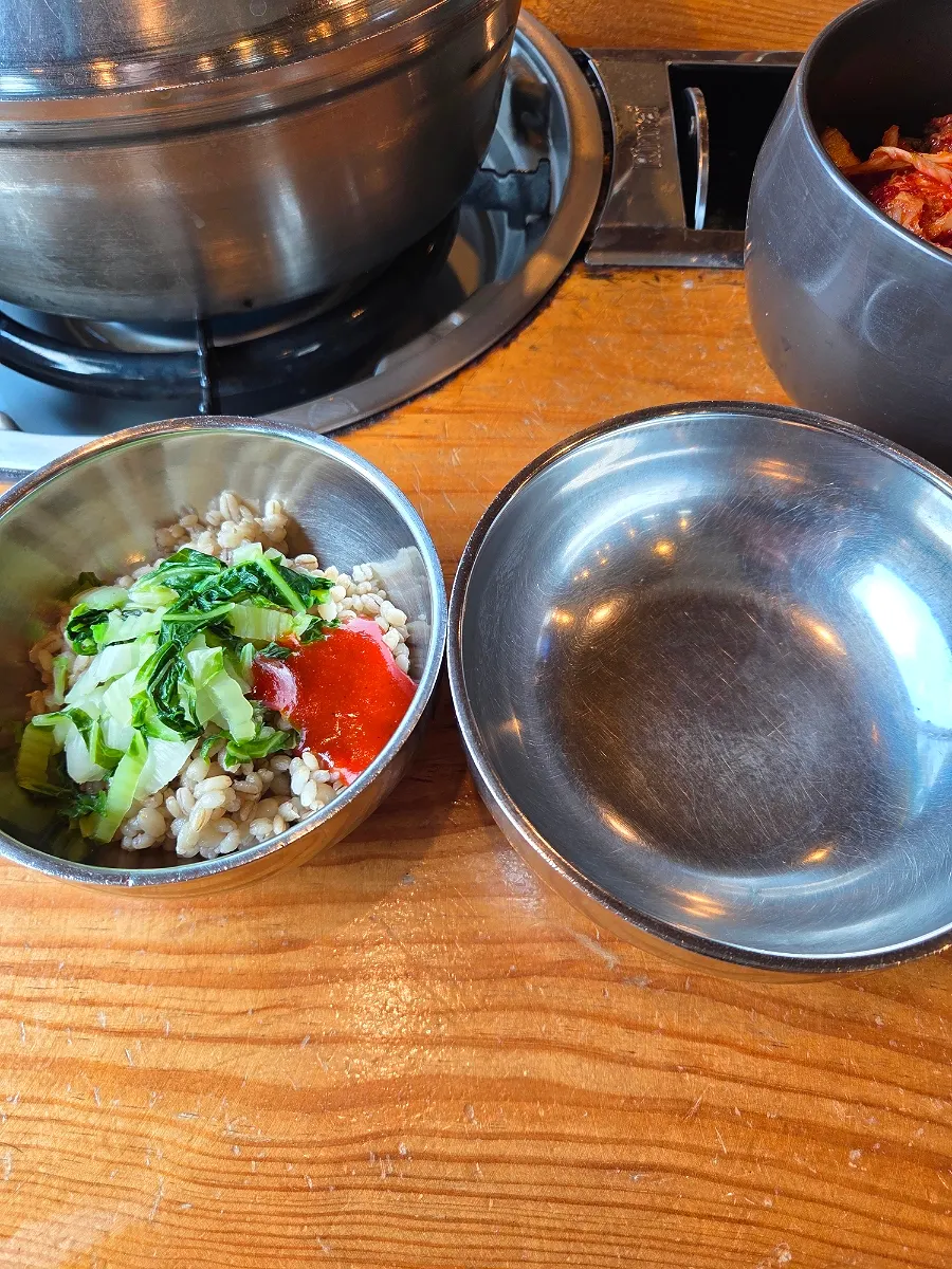 Kalguksu and steamed shrimp meal