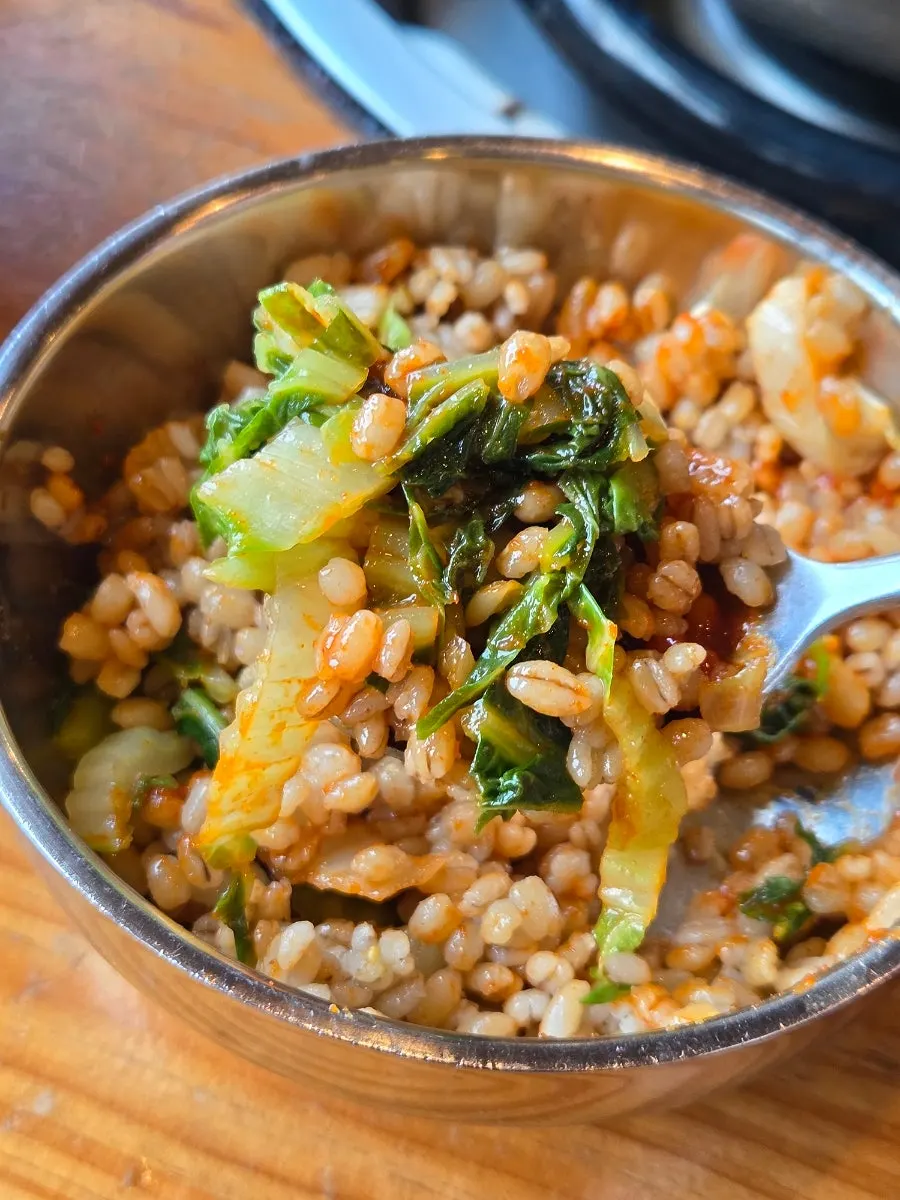 Barley rice with young radish greens