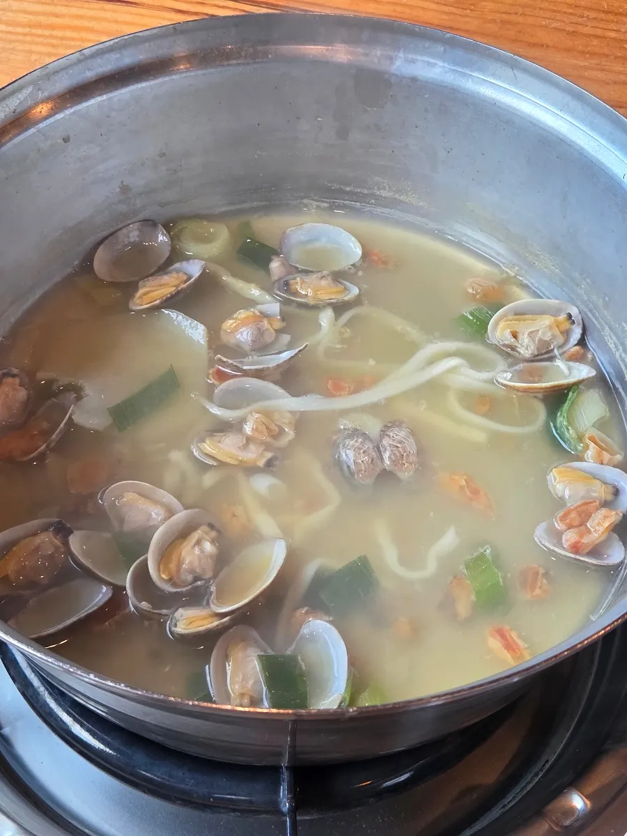 Broth with clams and shrimp