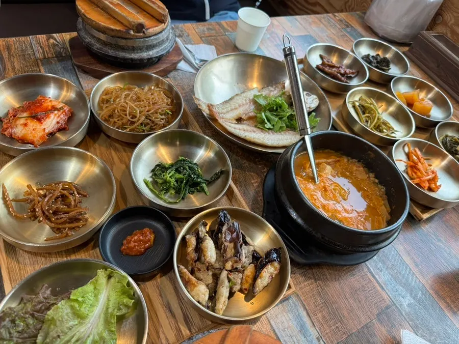 Quickly served stone-pot rice set meal