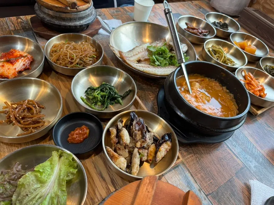 Korean set meal with borigulbi